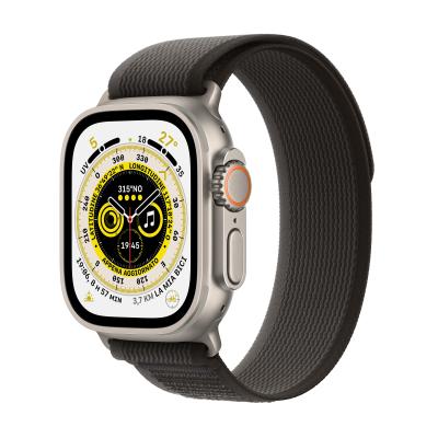 Apple Watch Ultra GPS + Cellular, 49mm Cassa in Titanio con Cinturino Trail Loop Nero Grigio - M L